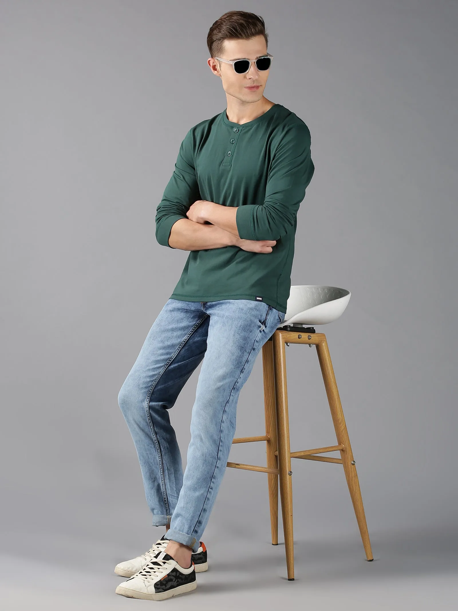 MEN'S GREEN SOLID SLIM FIT T.SHIRT