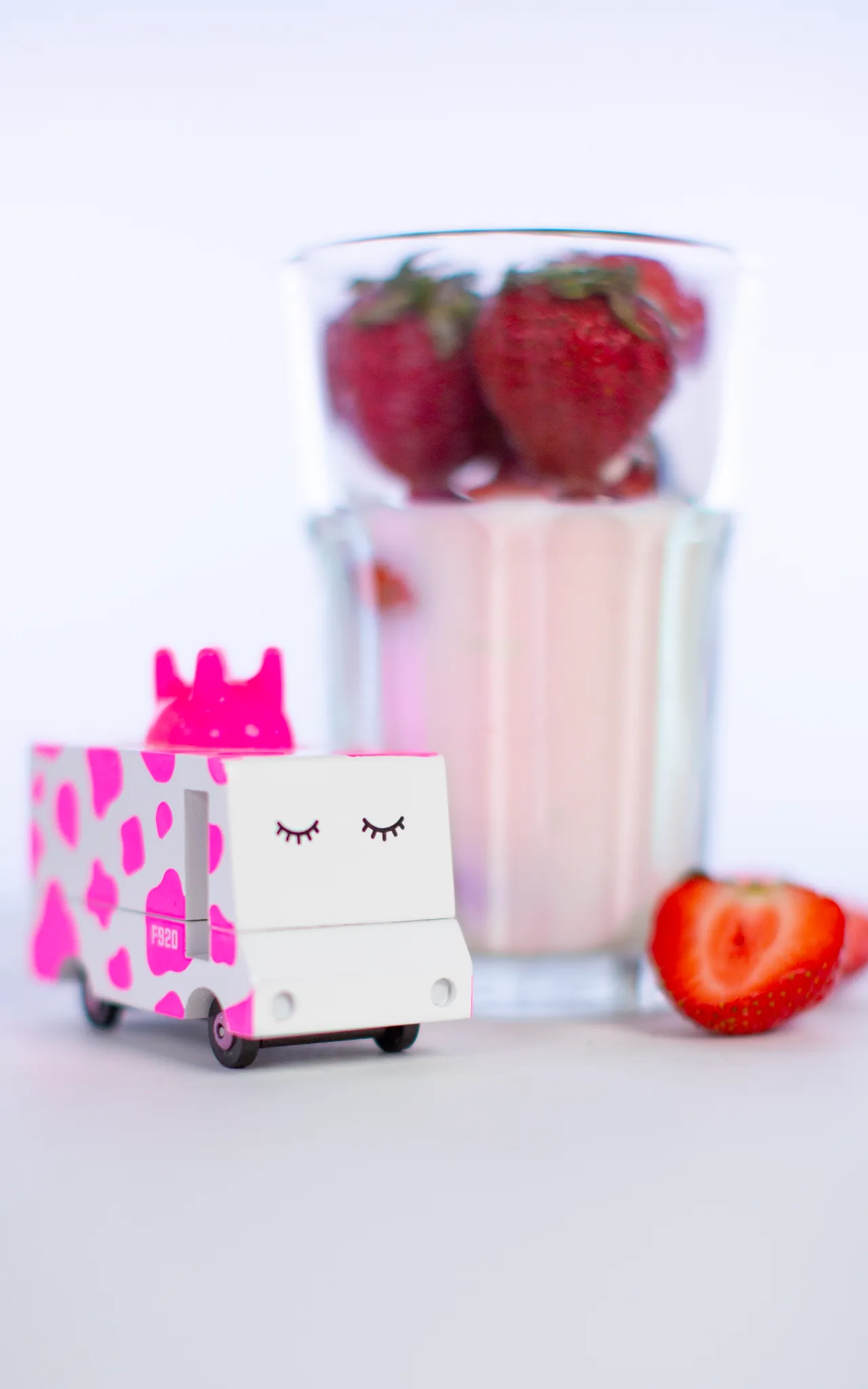 Moo Strawberry Van