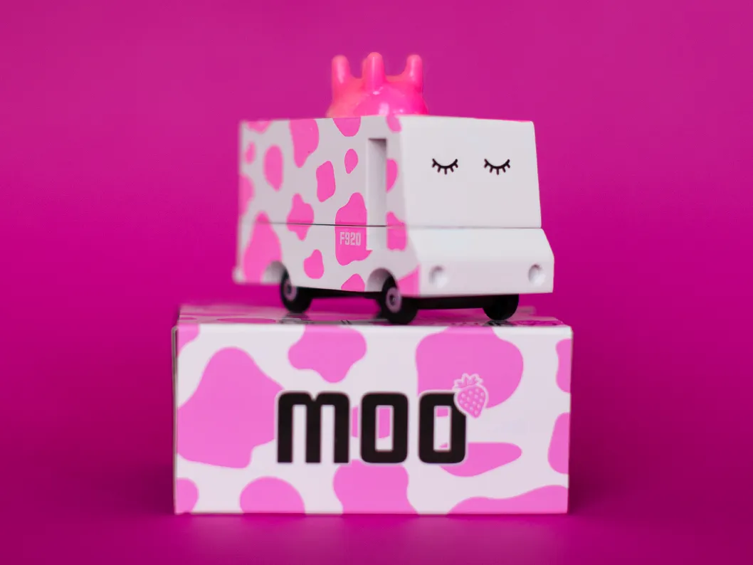 Moo Strawberry Van