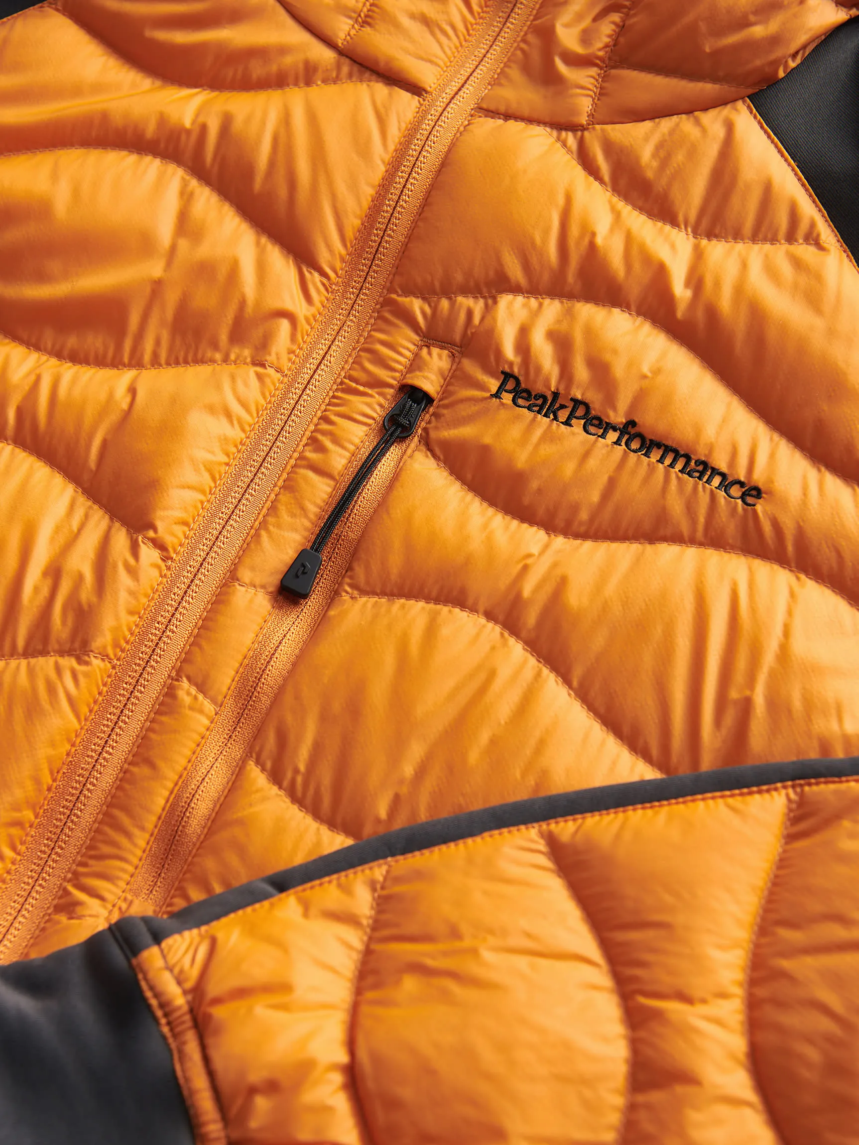 Peak Performance Men&#x27;s Helium Down Hybrid Hood Orange Ochre | Buy Peak Performance Men&#x27;s Helium Down Hybrid Hood Orange Ochre here | Outnorth