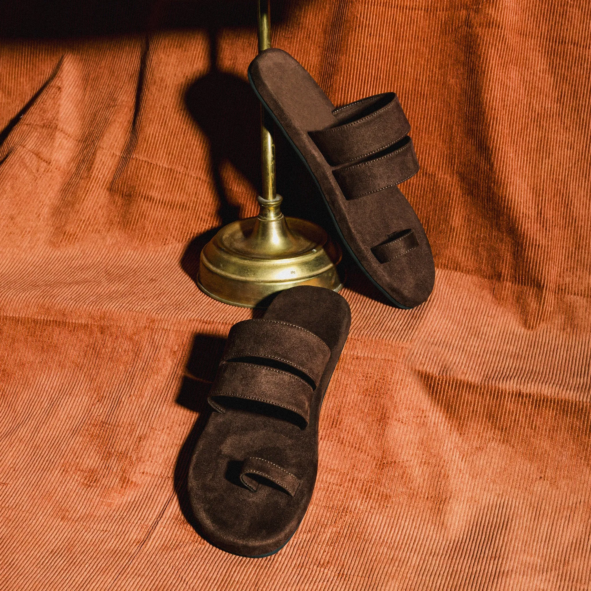 Uri Luxe - Toe-Ring Vegan Suede Brown Men Slides